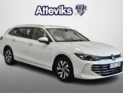 Vit Begagnad 2024 VW Passat Business Kombi | 359 900 kr (Marknadspris)