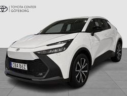 Vit Ny 2025 Toyota C-HR Style SUV | 399 900 kr (Marknadspris)
