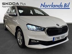 Vit (candy white) Begagnad 2023 Skoda Fabia Halvkombi | 219 000 kr (Marknadspris)