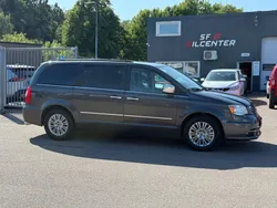 Grå Begagnad 2015 Lancia Voyager Minibuss | 164 900 kr (Marknadspris)