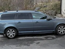Blå Begagnad 2012 Volvo V70 Momentum Kombi | 99 000 kr (Marknadspris)