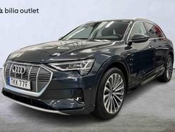 Grå Begagnad 2022 Audi e-tron SUV | 339 900 kr (Bra pris)