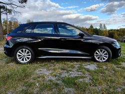 Svart Begagnad 2022 Audi A3 Sportback Comfort Halvkombi | 229 000 kr (Marknadspris)