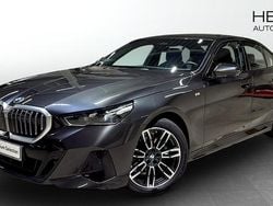 Grå (grey) Begagnad 2025 BMW 520 M Sport Sedan | 548 700 kr (Superpris)