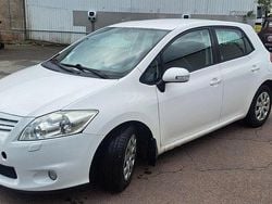 Vit Begagnad 2011 Toyota Auris Plus Halvkombi | 41 500 kr (Marknadspris)