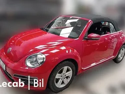Röd (tornado red) Begagnad 2018 VW Beetle Design Cab | 249 500 kr (Bra pris)