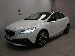 Vit Begagnad 2016 Volvo V40 CC Summum Kombi | 189 900 kr (Lite dyr)