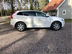 Vit Begagnad 2015 Volvo XC60 Momentum SUV | 200 000 kr (Marknadspris)