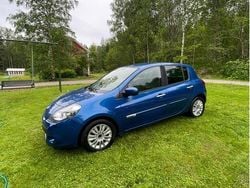 Blå Begagnad 2010 Renault Clio R.S. Halvkombi | 26 500 kr (Marknadspris)
