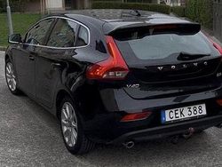 Svart Begagnad 2014 Volvo V40 Momentum Kombi | 120 000 kr (Marknadspris)