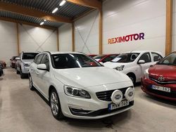Vit Begagnad 2016 Volvo V60 Momentum Kombi | 159 900 kr (Marknadspris)