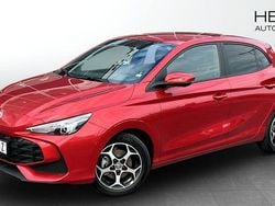 Röd Begagnad 2024 MG MG3 Luxury Halvkombi | 209 900 kr (Dyr)