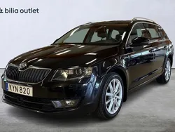 Svart Begagnad 2015 Skoda Octavia Style Kombi | 154 900 kr (Marknadspris)