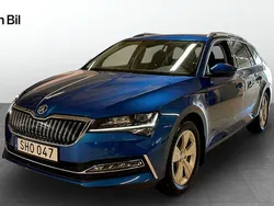 Blå (race blue metallic) Begagnad 2024 Skoda Superb Style Kombi | 419 000 kr (Marknadspris)