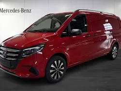 Röd Ny 2025 Mercedes Vito Minibuss | 736 250 kr (Marknadspris)