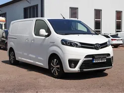 Vit Begagnad 2022 Toyota Proace Van | 359 000 kr (Marknadspris)