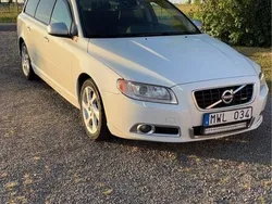 Vit Begagnad 2013 Volvo V70 R-Design Kombi | 91 000 kr (Marknadspris)