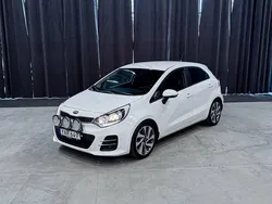 Vit Begagnad 2015 Kia Rio Halvkombi | 89 900 kr (Marknadspris)