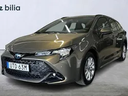 Grön Begagnad 2024 Toyota Corolla Active Kombi | 299 900 kr (Marknadspris)