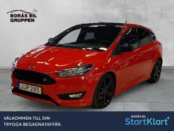 Röd Begagnad 2018 Ford Focus ST-Line Halvkombi | 199 000 kr