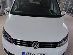 Vit Begagnad 2015 VW Touran Minibuss | 170 000 kr (Lite dyr)