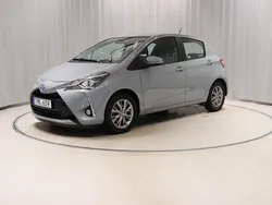Grå Begagnad 2018 Toyota Yaris Hybrid Halvkombi | 158 800 kr (Bra pris)