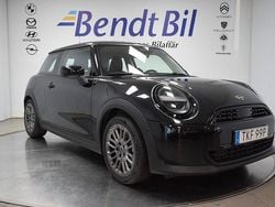 Svart Begagnad 2024 Mini Cooper Essential Halvkombi | 294 500 kr