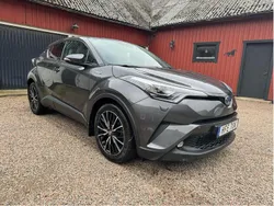 Grå Begagnad 2019 Toyota C-HR Executive SUV | 220 000 kr (Marknadspris)