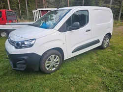 Vit Begagnad 2019 Citroën Berlingo Minibuss | 126 000 kr (Marknadspris)
