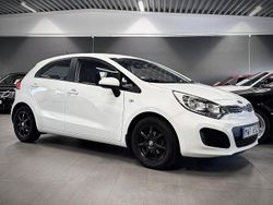 Vit Begagnad 2012 Kia Rio Halvkombi | 64 900 kr (Marknadspris)