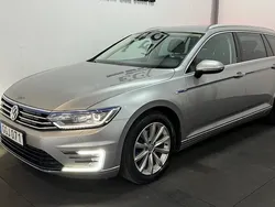 Silver Begagnad 2017 VW Passat GTE Kombi | 147 900 kr (Marknadspris)