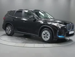 Svart Begagnad 2023 BMW iX1 SUV | 459 000 kr (Marknadspris)
