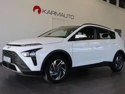 Vit Begagnad 2022 Hyundai Bayon Essential SUV | 189 900 kr (Marknadspris)