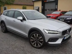 Silver Begagnad 2019 Volvo V60 CC Momentum Kombi | 259 900 kr (Marknadspris)