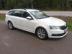Vit Begagnad 2018 Skoda Octavia Ambition Kombi | 125 000 kr (Marknadspris)