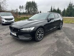 Svart Begagnad 2019 Volvo V60 Momentum Kombi | 120 000 kr (Marknadspris)
