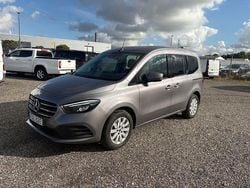 Grå Begagnad 2023 Mercedes T180 Minibuss | 279 000 kr (Bra pris)