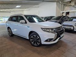 Vit Begagnad 2015 Mitsubishi Outlander P-HEV SUV | 198 000 kr (Lite dyr)