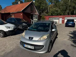 Grå Begagnad 2006 Peugeot 107 Halvkombi | 17 900 kr (Marknadspris)