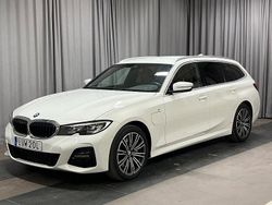 Vit Begagnad 2021 BMW 330e M Sport Kombi | 359 900 kr (Marknadspris)