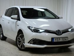 Vit Begagnad 2016 Toyota Auris Hybrid Executive Halvkombi | 149 900 kr (Marknadspris)