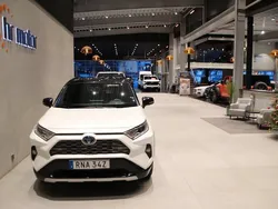 Vit Begagnad 2019 Toyota RAV4 Hybrid SUV | 299 000 kr (Marknadspris)