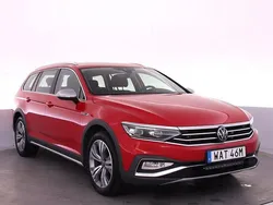 Röd Begagnad 2023 VW Passat Alltrack Kombi | 379 000 kr (Marknadspris)