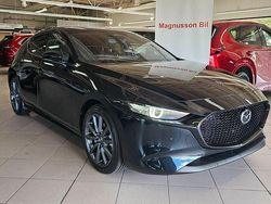 Svart Ny 2025 Mazda 3 Takumi-Line Halvkombi | 380 700 kr (Dyr)