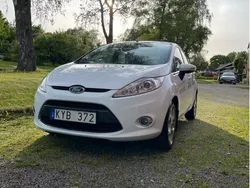 Vit Begagnad 2011 Ford Fiesta Titanium Halvkombi | 37 000 kr (Marknadspris)