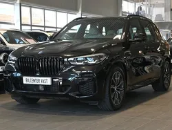 Svart Begagnad 2023 BMW X5 Shadowline SUV | 699 000 kr