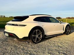 Vit Begagnad 2023 Porsche Taycan Cross Turismo Sedan | 775 000 kr (Bra pris)