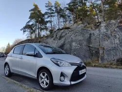 Silver Begagnad 2015 Toyota Yaris Active Halvkombi | 99 000 kr (Marknadspris)