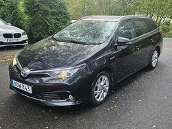 Svart Begagnad 2016 Toyota Auris Touring Sports Kombi | 60 000 kr