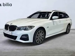 Vit Begagnad 2022 BMW 330e M Sport Kombi | 359 000 kr (Marknadspris)